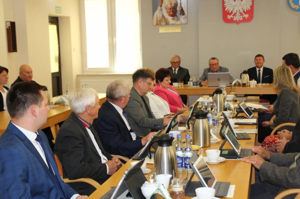 Jednogłośne wotum zaufania oraz absolutorium dla Wójta Gminy Jasienica Rosielna