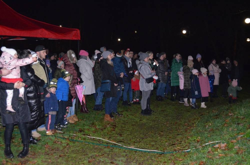 Wizyta Św. Mikołaja w parku gminnym