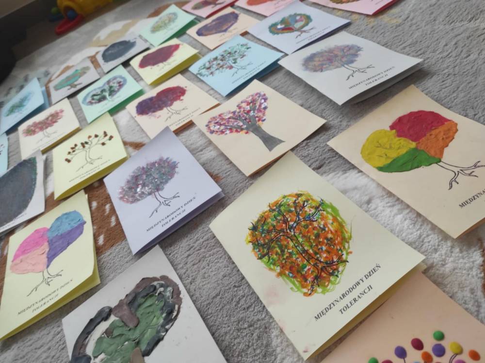Pierwsze spotkanie Integracyjne „Pocztówki od serca i sercem malowane” zorganizowane przez Projekt GOPS Jasienica Rosielna, "Otwarte serca - siła jest w nas"