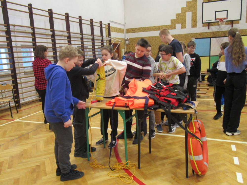 AKTYWNI BŁĘKITNI – Szkoła w Orzechówce Przyjazna Wodzie