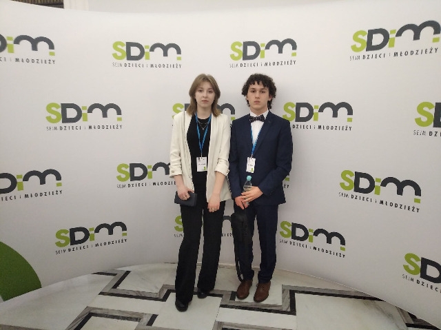 Uczniowie Szkoły Podstawowej w Bliznem posłami na XVIII Sesji Sejmu Dzieci i Młodzieży w Warszawie